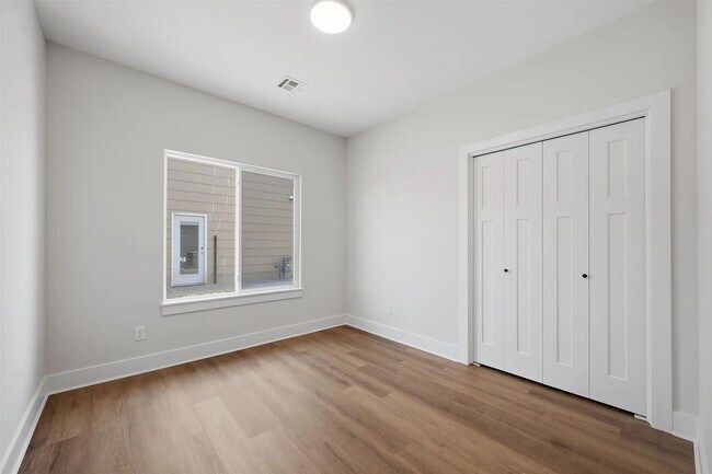 Building Photo - 119 N Mendocino Ct