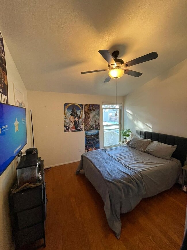 Building Photo - Prelease - 2bd/1.5ba Laminate flooring - Avail. July 2026