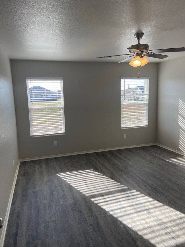 Building Photo - *Pre-leasing* Four Bedroom | Two Bathroom ...