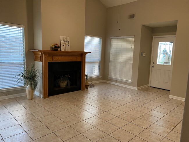 Building Photo - 2415 Poco Dr