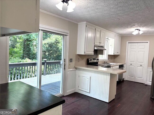 Building Photo - 2408 Crooked Tree Ct NE