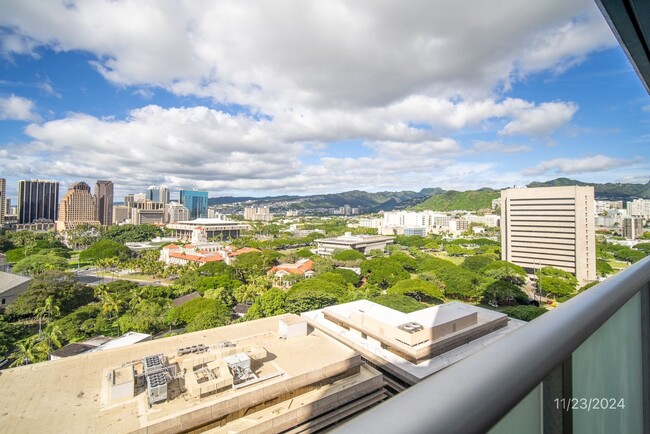 Building Photo - KAKAAKO Panoramic Views 1BR/1BA with Washe...