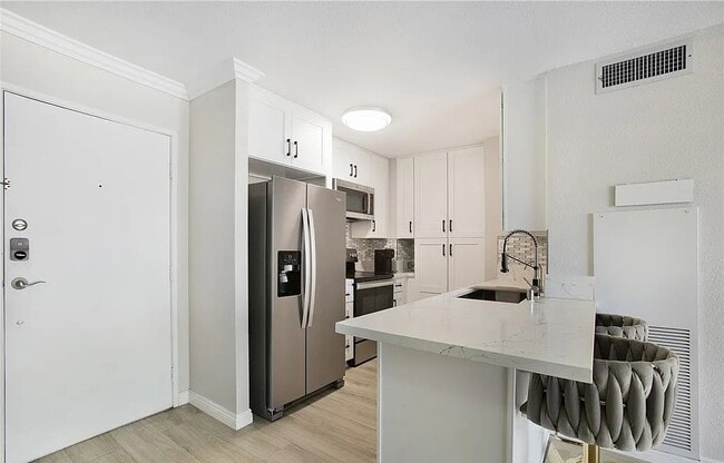 Building Photo - Condo for Rent with View