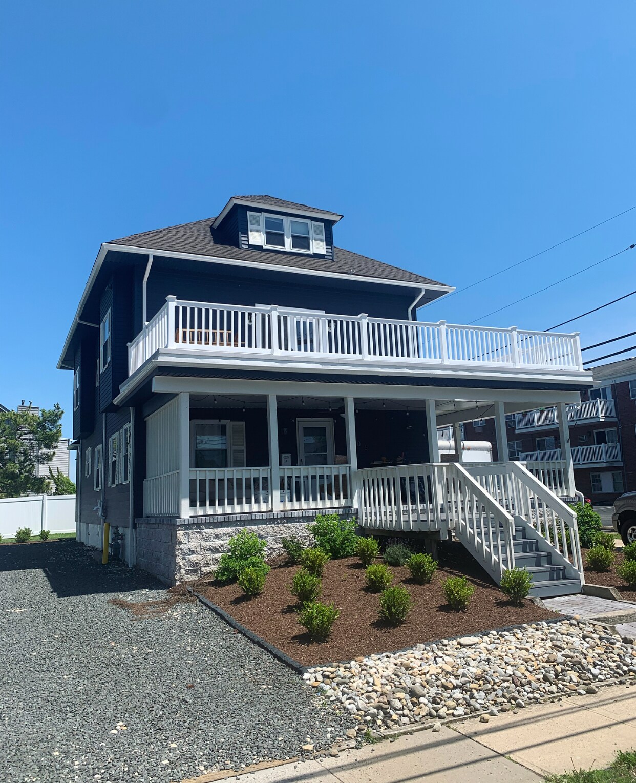 Building Photo - 606 Beach Ave