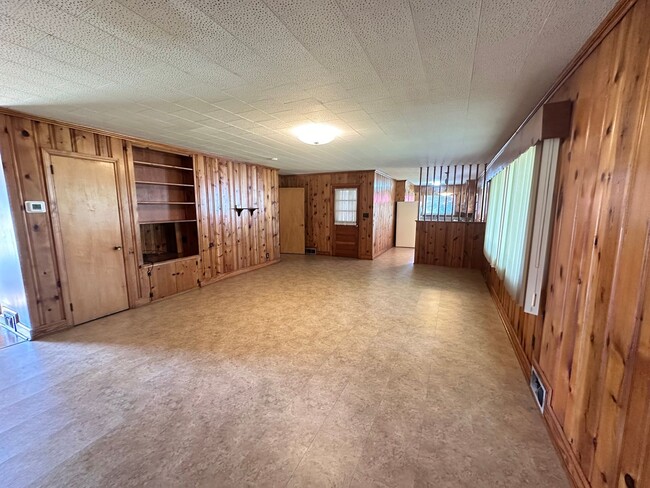 Building Photo - Graham area