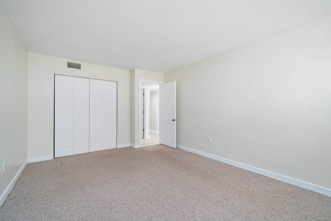 Building Photo - 102 Brookwood Dr