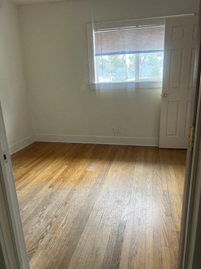 Building Photo - Cute 1 bedroom, 1 bath house close to downtown