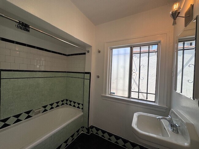 Building Photo - Charming Spanish-Style Home for Lease