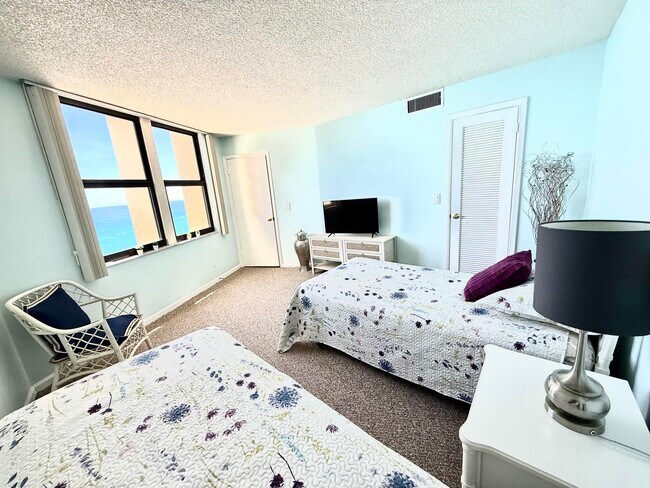 Building Photo - 2800 N Ocean Dr