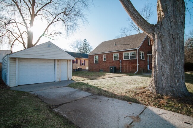 Building Photo - 2303 Mellwood Ave