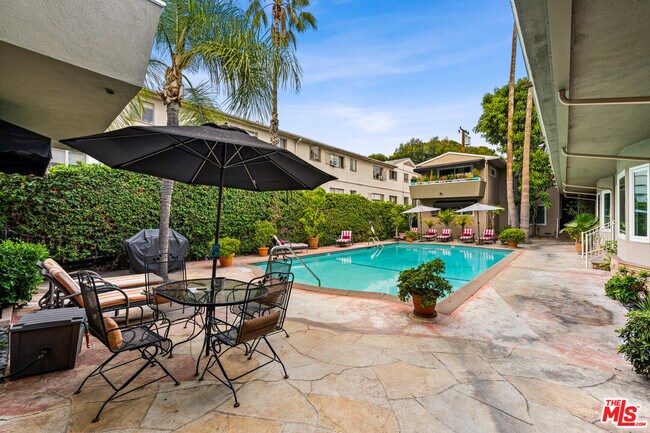 Building Photo - 1330 N Crescent Heights Blvd