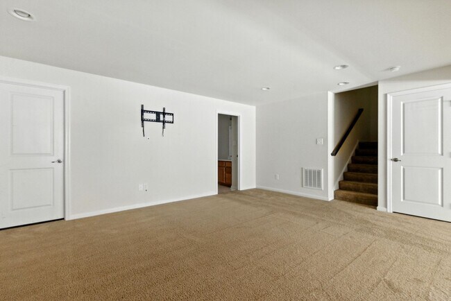 Building Photo - 8120 Fairmont Dr