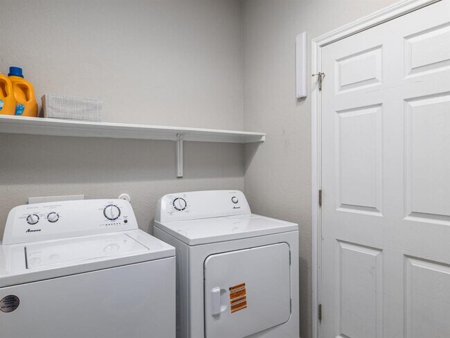 Building Photo - 1919 Rinker Ranch Dr