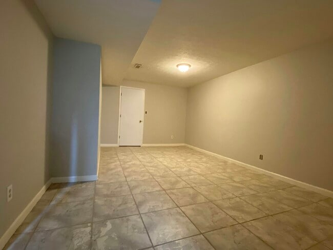 Building Photo - 103 Elkins Ln