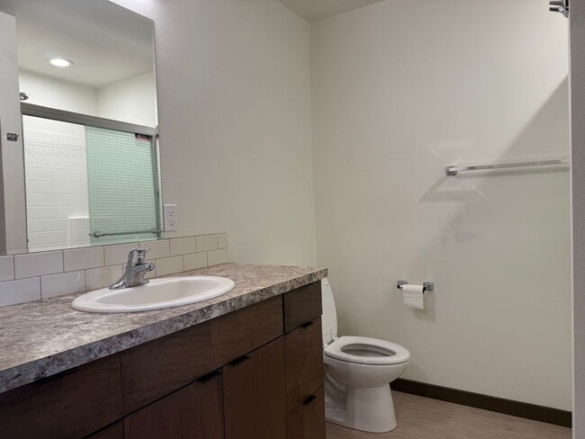 Building Photo - Stunning 4 Bedroom Townhome - $500 SPECIAL MOVE IN CREDIT