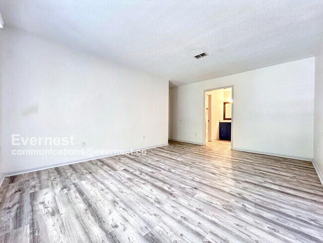 Building Photo - 804 Abingdon Way NE