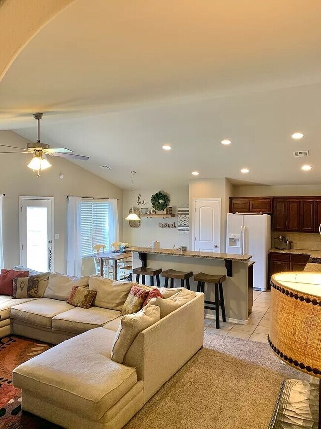 Building Photo - 3 Bed | 2 Bath in Owasso!