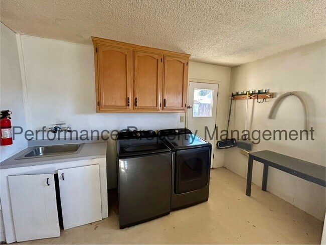 Building Photo - Stunning 3 Bed/2 Bath NW Bakersfield Home w/ Pool, RBP & $0 Deposit Option