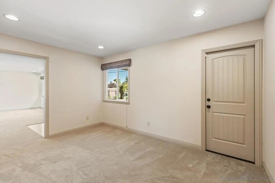 Building Photo - 5954 Stadium St