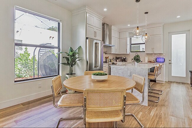 Building Photo - 436 Monroe Dr