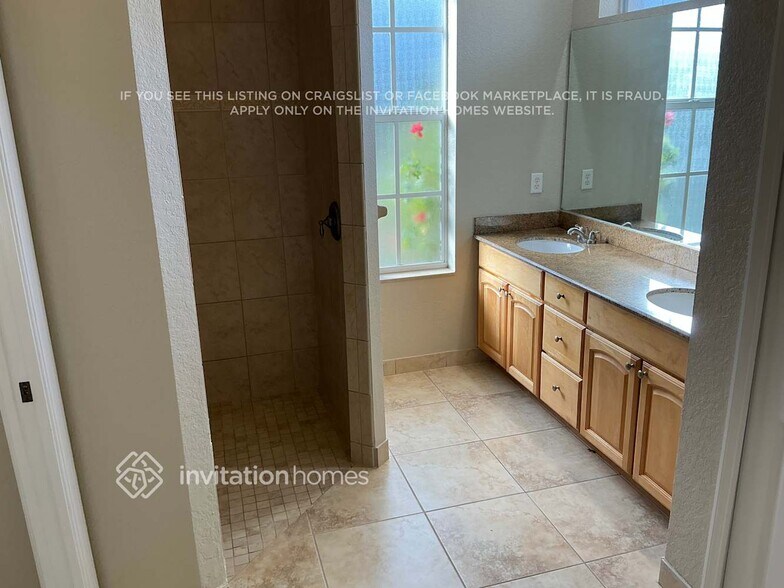 Building Photo - 4392 Skyway Ave