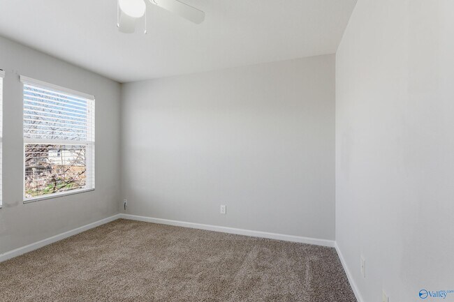 Building Photo - 3294 Castlecreek Dr SW
