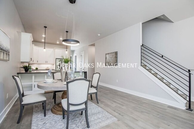 Building Photo - 122 E Mountain St