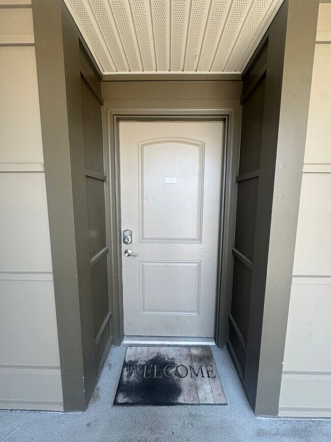 Building Photo - Lake Plaza: Available for EARLY MOVE-IN as...
