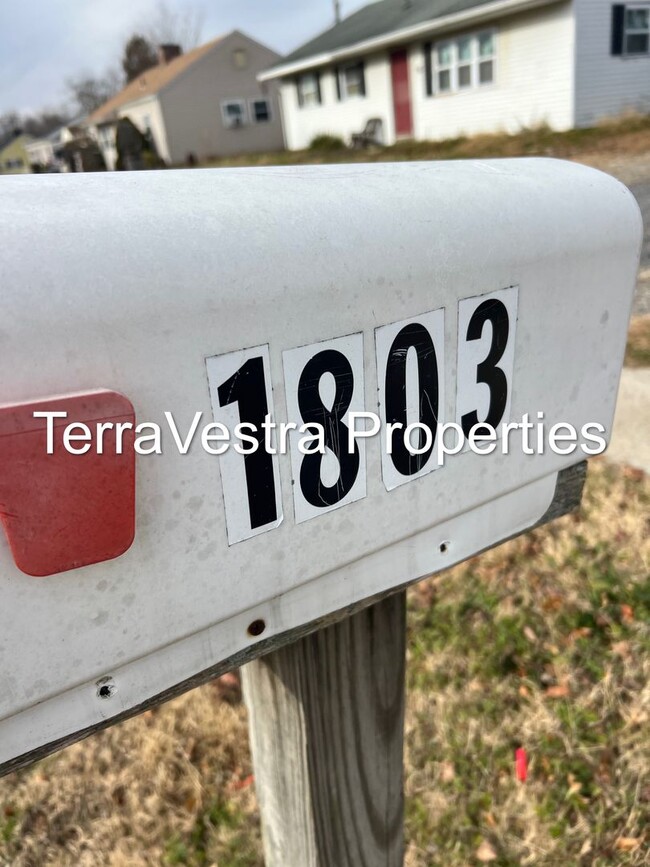 Building Photo - 3 Bed Single Family in Upper Deerfield!