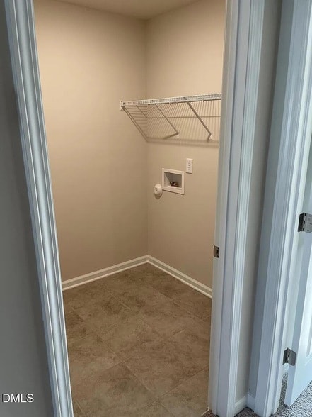 Building Photo - 930 Field Ivy Dr