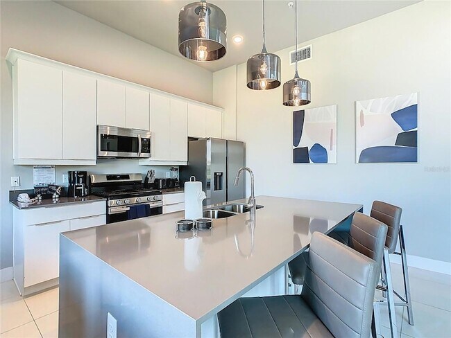 Building Photo - 7740 Sandy Ridge Dr