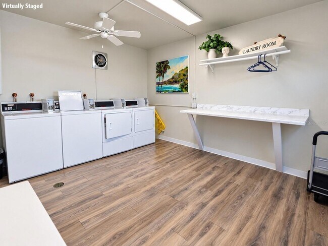 Building Photo - 7625 Sun Island Dr S