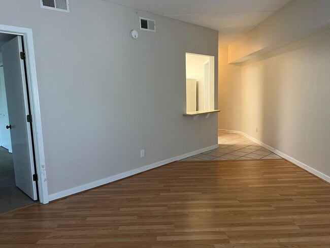 Building Photo - Forest Beach Villa - Walk to the Beach!