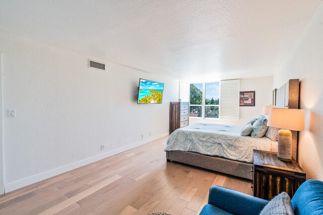 Building Photo - 1000 Spanish River Rd