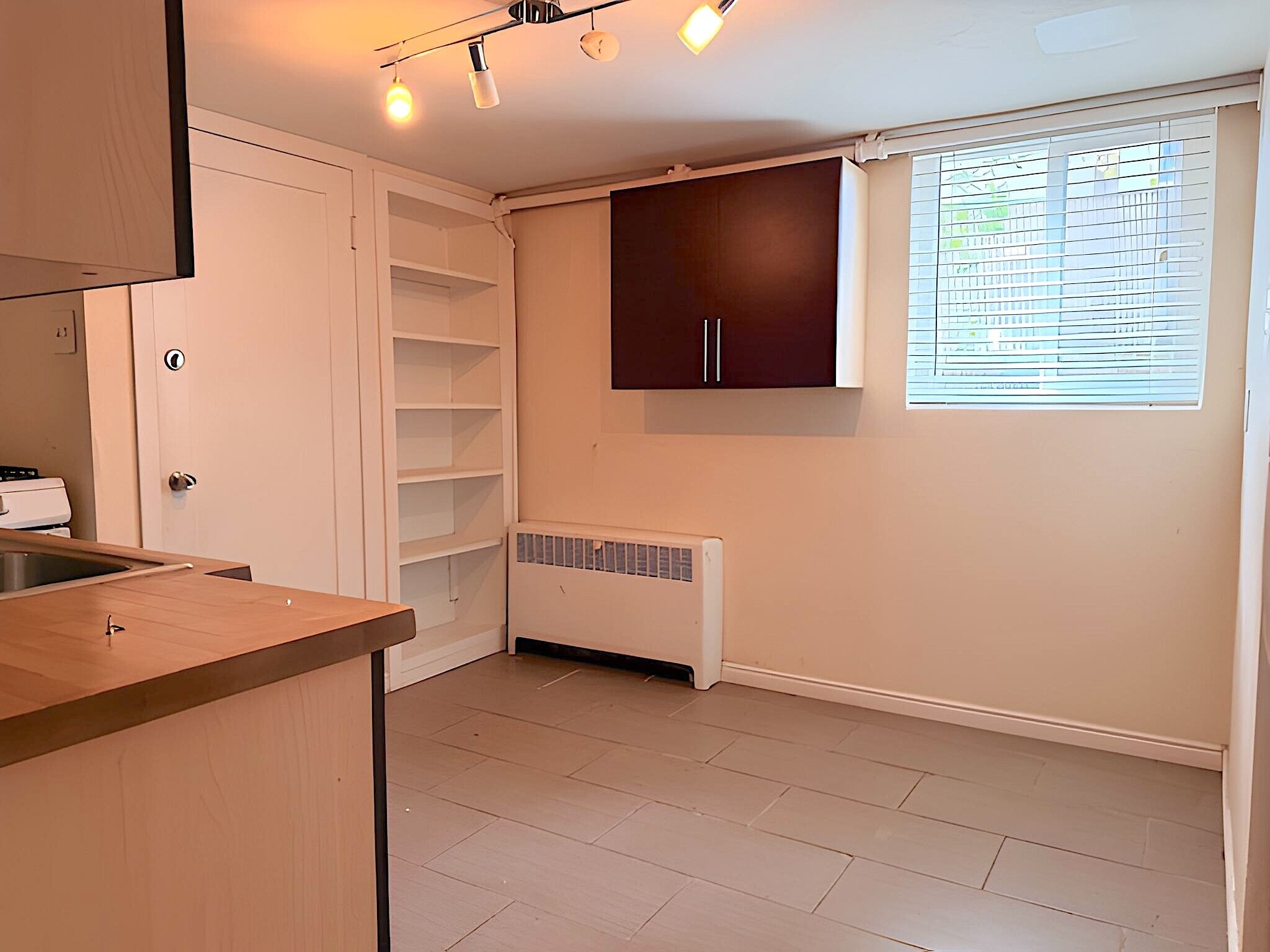 Building Photo - 1995 S Lincoln St