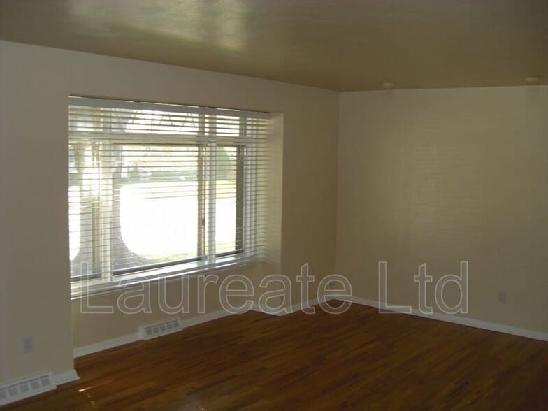 Building Photo - 3344 S Elmira Ct