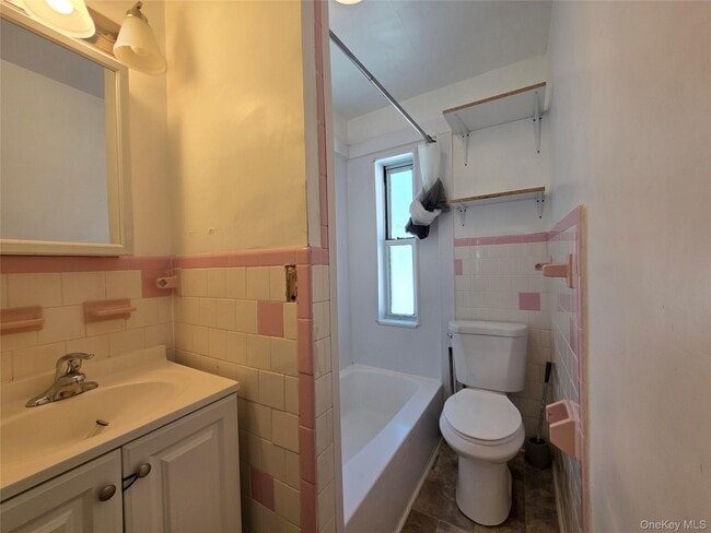 Building Photo - 135 Fullerton Ave