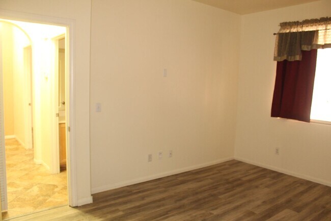 Building Photo - Beautiful 3 bedroom home in Southern Highl...