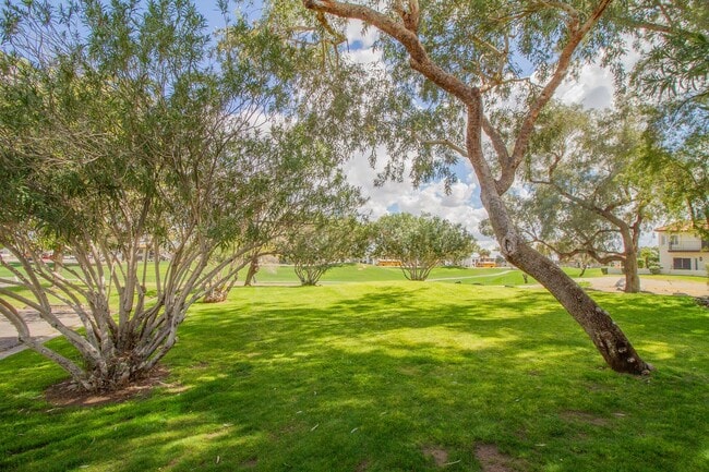 Building Photo - EXCELLENT 2BED, 1.5BATH TOWNHOUSE LOCATED ...