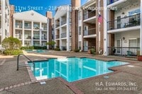 Building Photo - 708 11th St