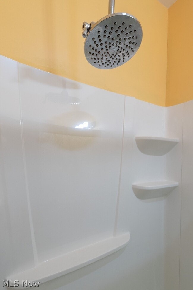 Building Photo - 1362 W 59th St