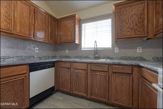 Building Photo - 129 Torrey Pines Dr