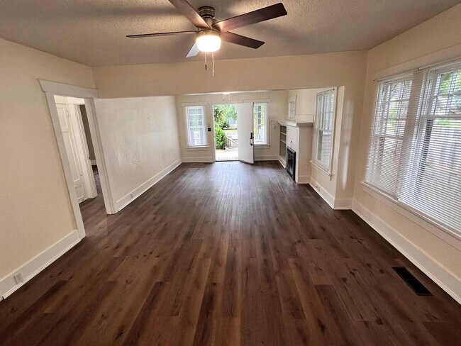 Building Photo - Beautifully Imperfect Character Craftsman Home! Eastside Olympia Home