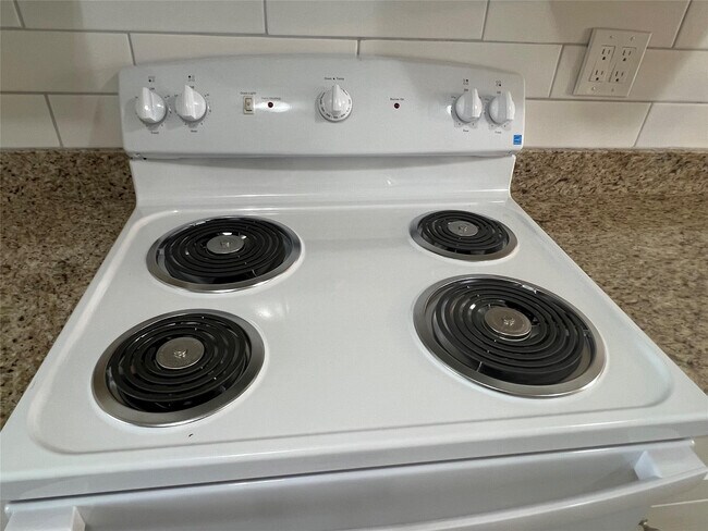 Building Photo - 179 SE 3rd St