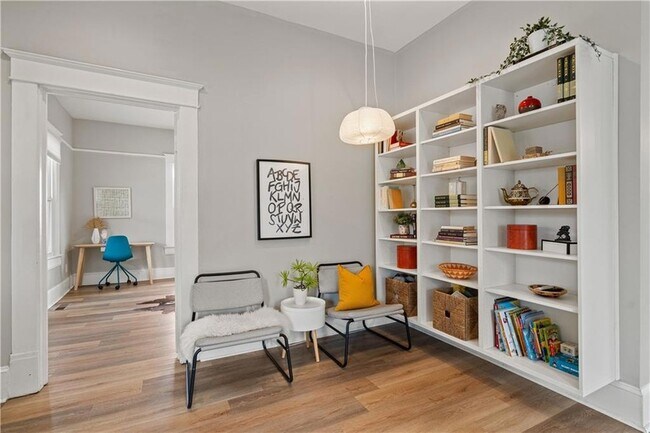 Building Photo - 1412 Allene Ave SW