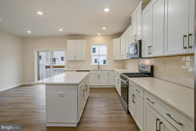 Building Photo - 708 Platinum Dr