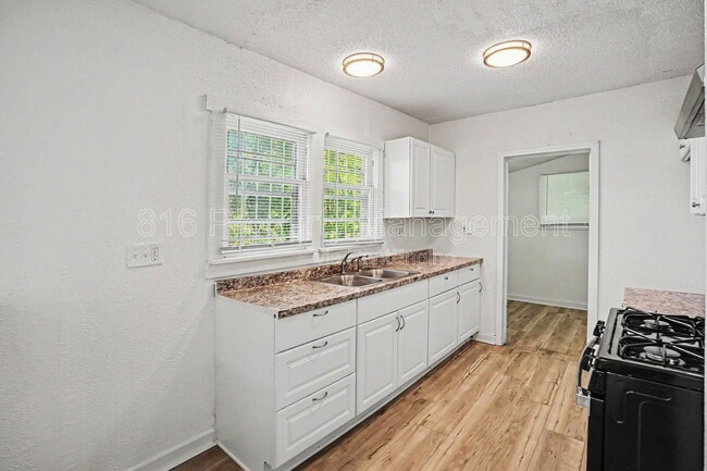 Building Photo - 5013 S Benton Ave