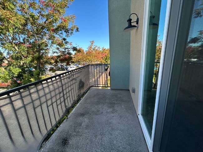 Building Photo - Fresh 3 Bed, 2 Bath Home - Close to shopping!