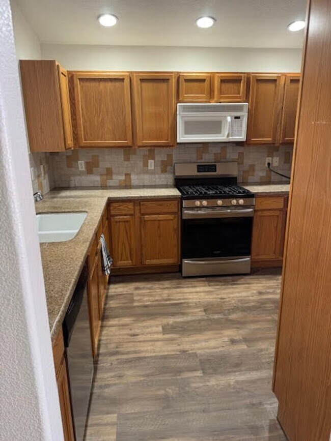 Building Photo - Nice Single Story Home in the Summerlin Area