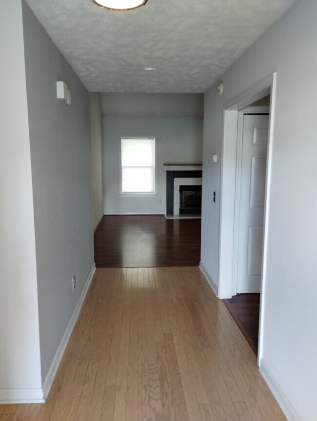 Building Photo - 688 Almondwood Pl